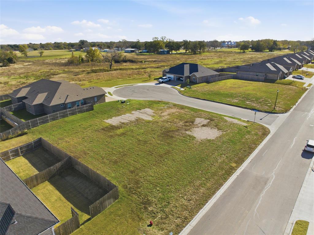 700 Sugar Mill Court Property Photo 2