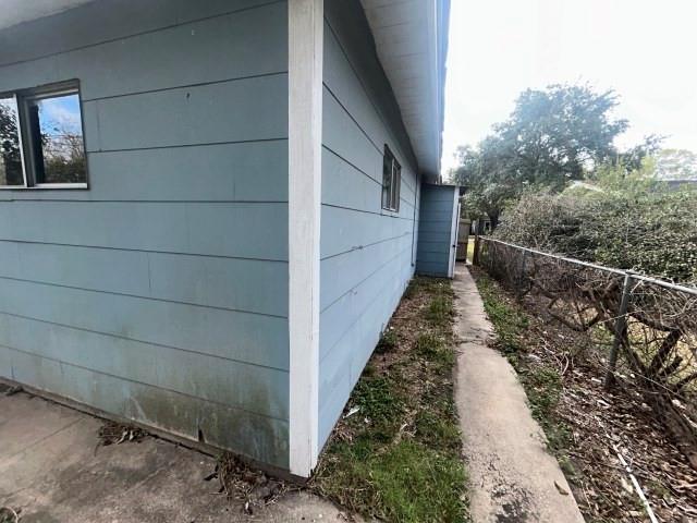 2302 E Mistletoe Avenue Property Photo 2