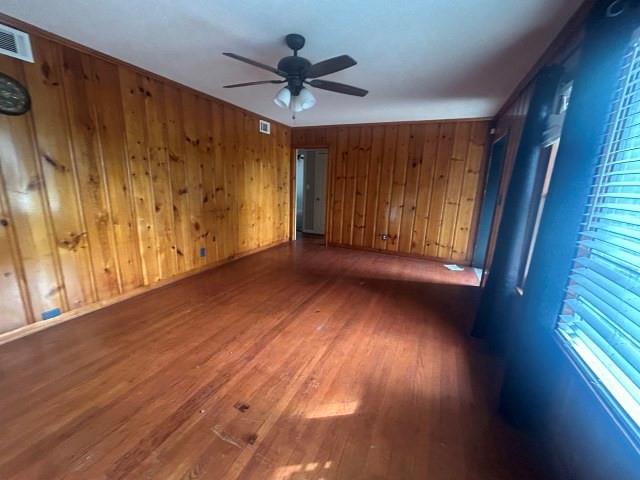 2302 E Mistletoe Avenue Property Photo 7