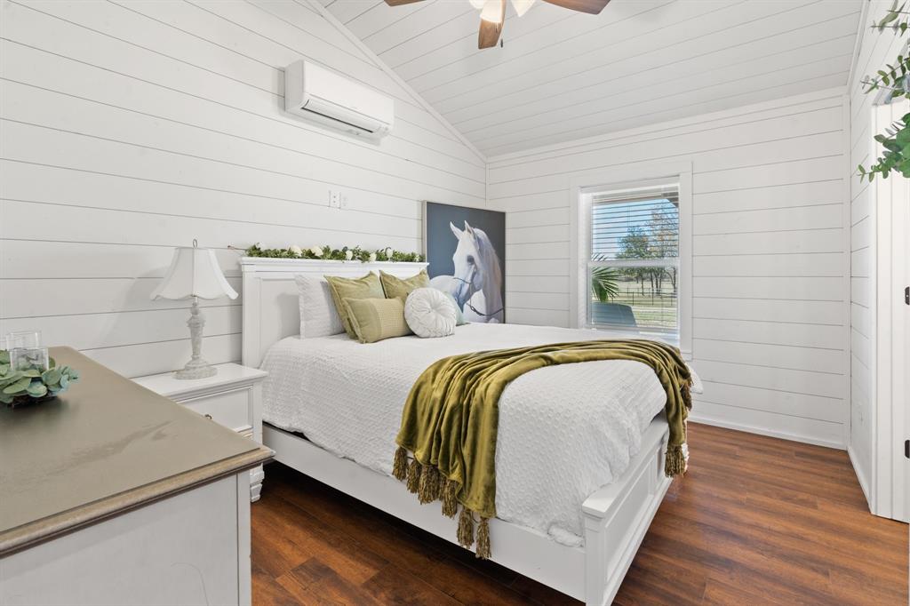 1512 E Henderson Street Property Photo 18