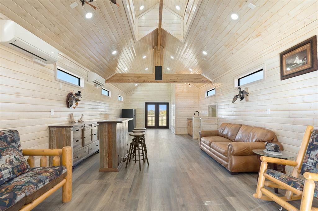 1512 E Henderson Street Property Photo 26