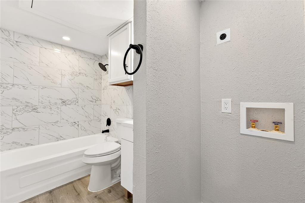 9801 Walnut Street 212 Property Photo 7