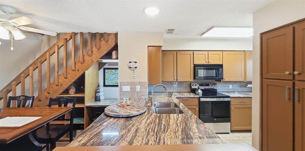 3037 Hells Gate Loop C208 Property Photo 12