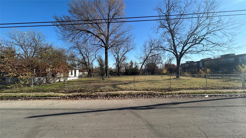4302 Metropolitan Avenue Property Photo 5