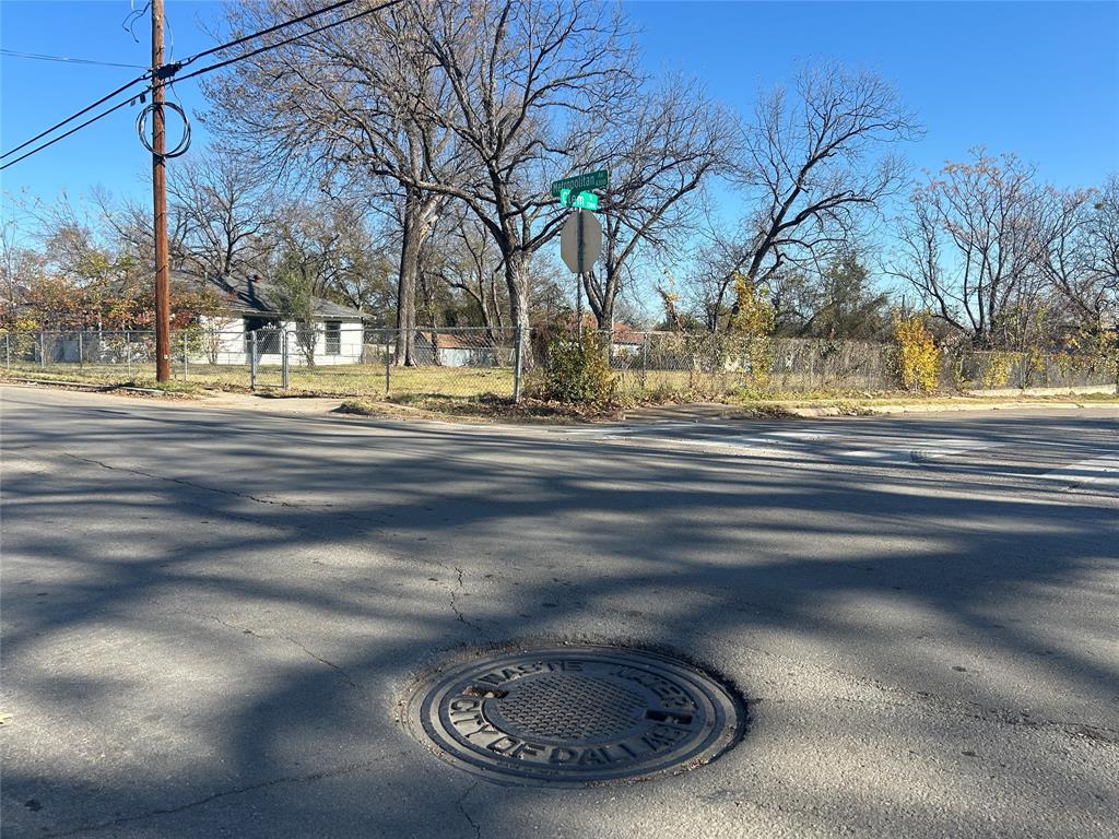 4302 Metropolitan Avenue Property Photo 9