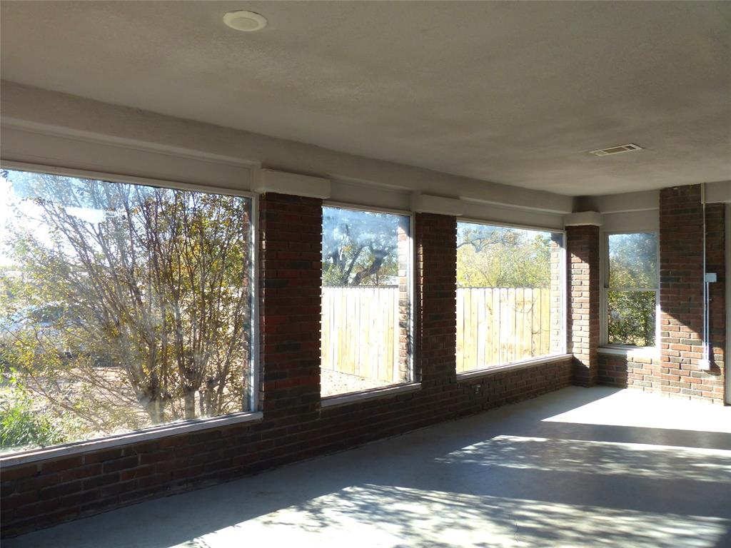 617 N Bridge Property Photo 4