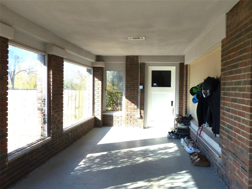 617 N Bridge Property Photo 5