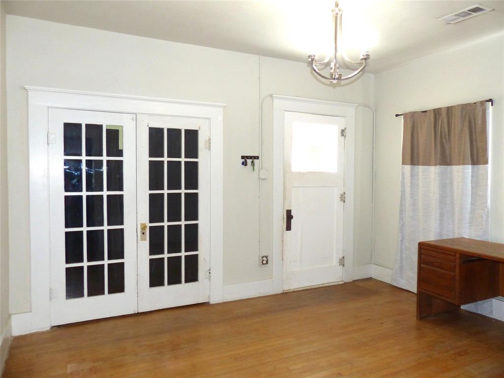617 N Bridge Property Photo 6