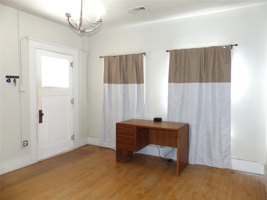 617 N Bridge Property Photo 7