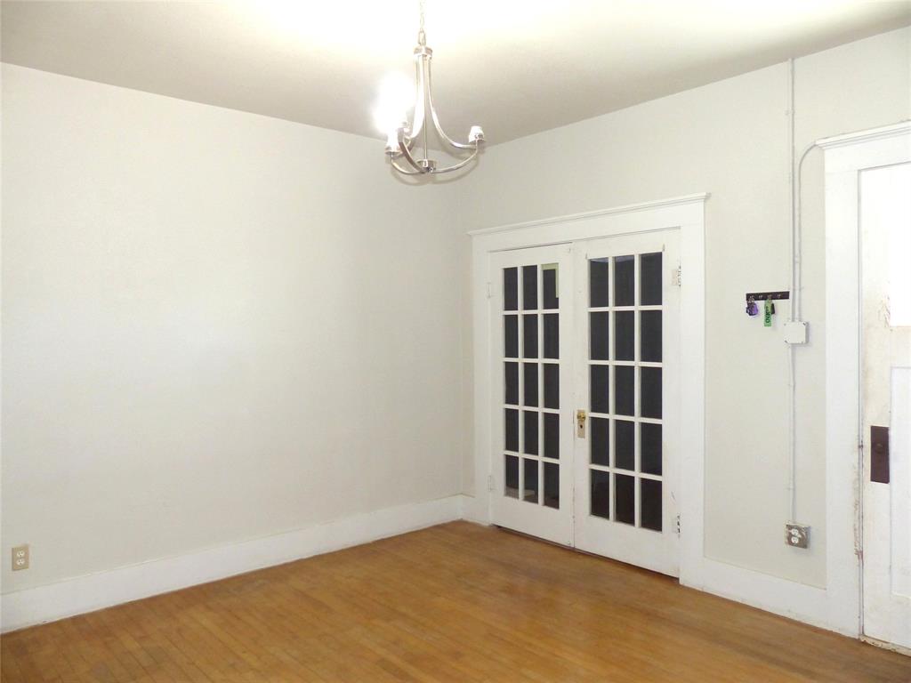 617 N Bridge Property Photo 8