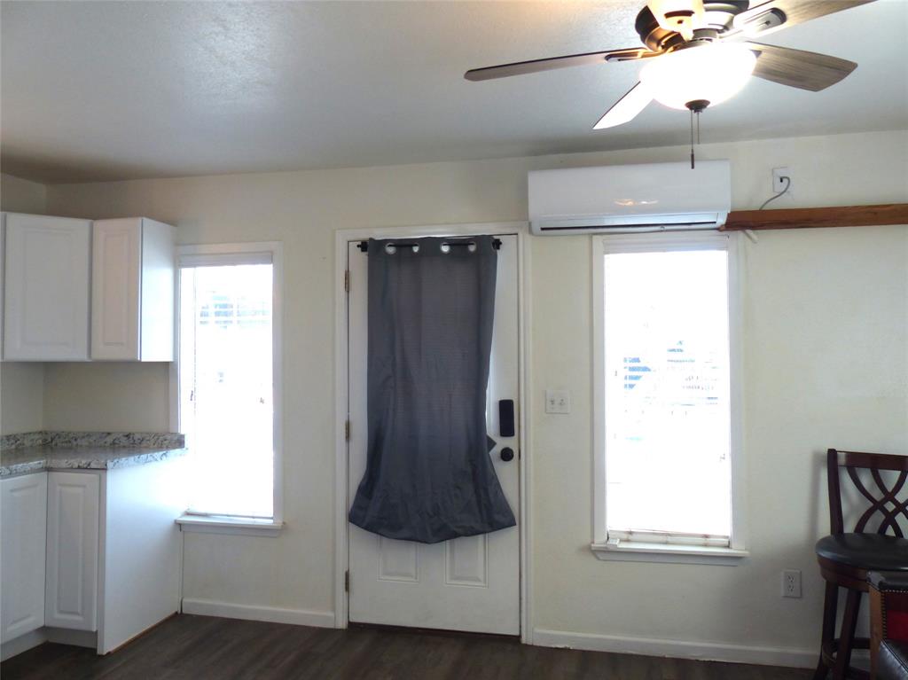 617 N Bridge Property Photo 32