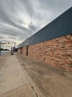 701 N Riverside Drive Property Photo 1