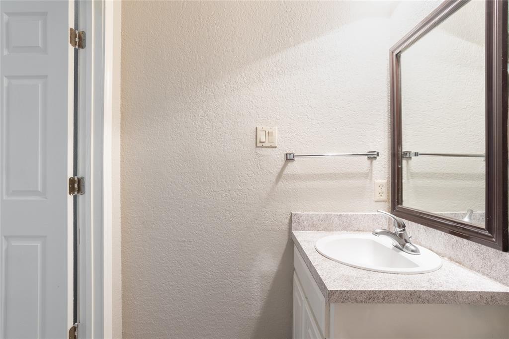 400 E Pearl Property Photo 23