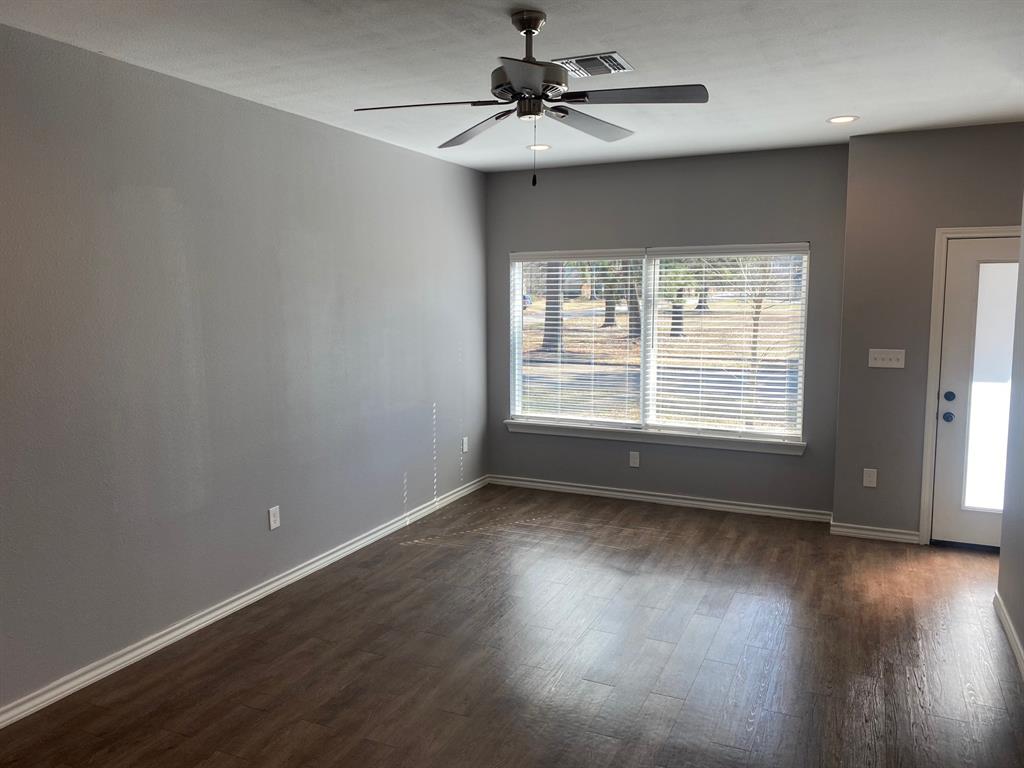806 W 32nd Street Property Photo 4