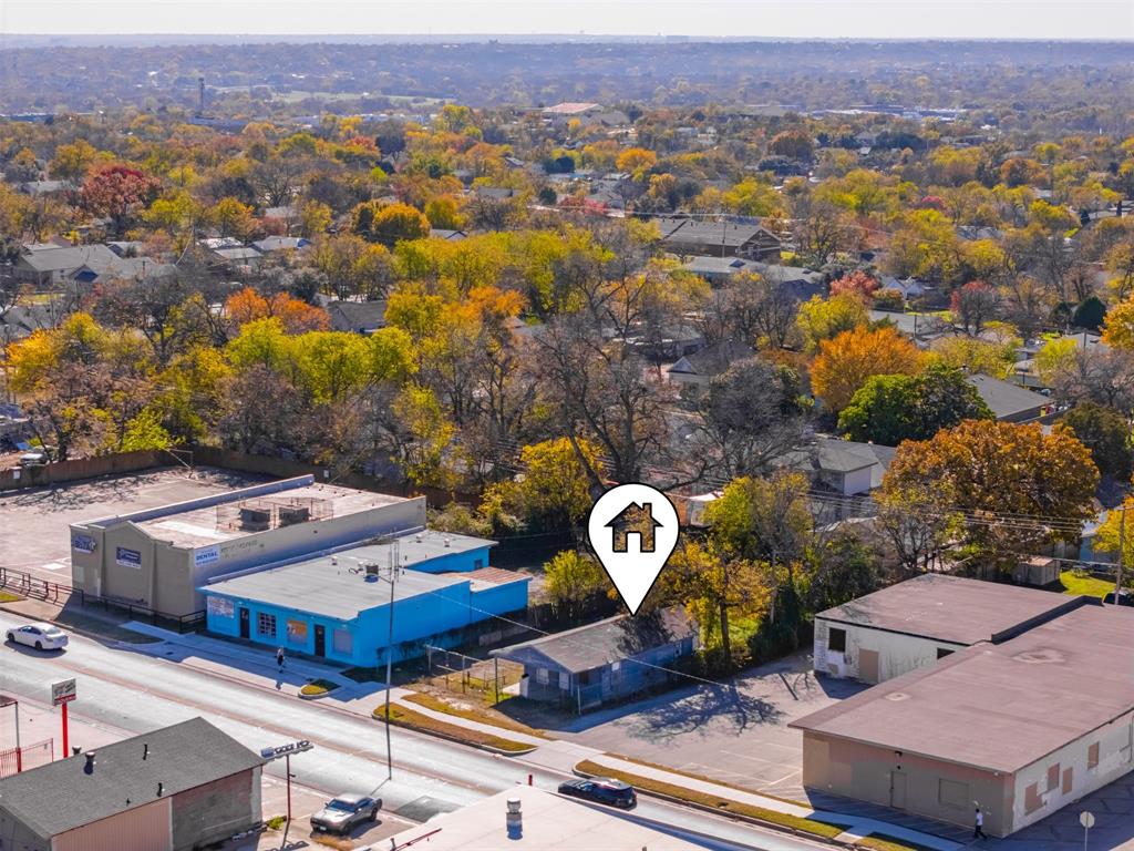 2819 Azle Avenue Property Photo 1