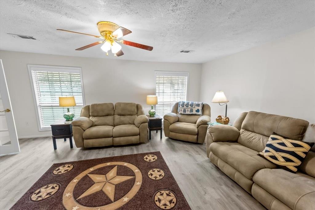 158 County Road 1733 Property Photo 4
