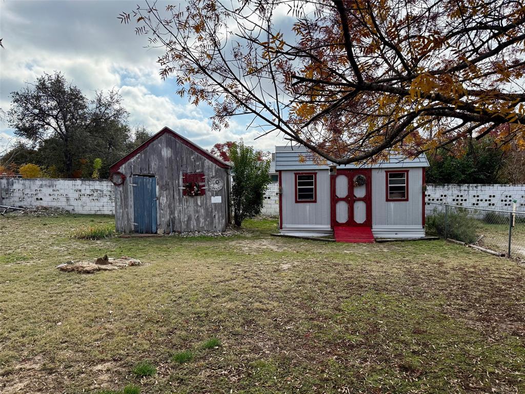 802 E Main Street Property Photo 17