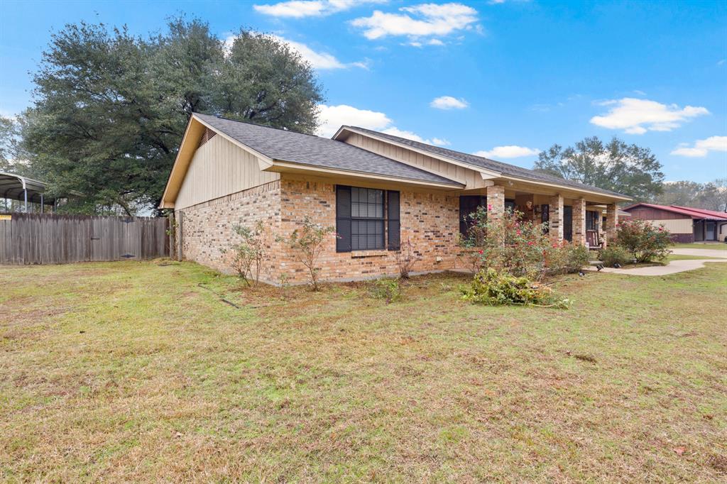 195 County Road 4164 Property Photo 2