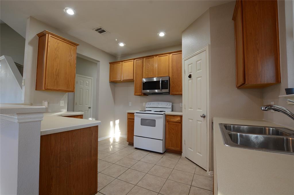 1400 Oakcrest Drive Property Photo 8