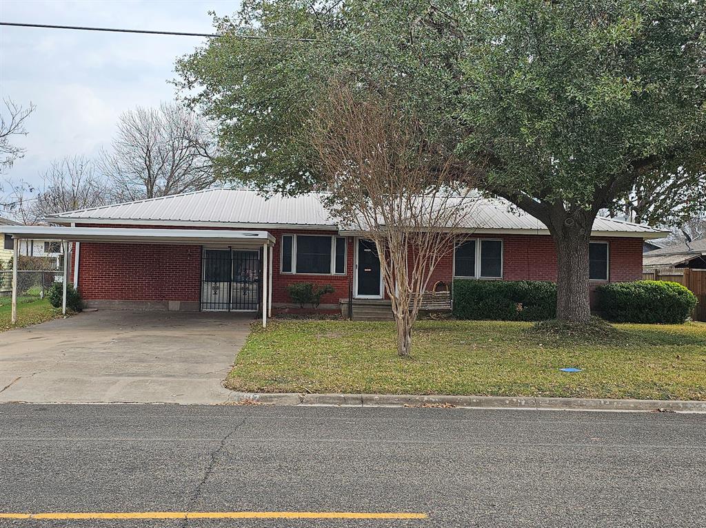 817 N Lacy Drive Property Photo 1