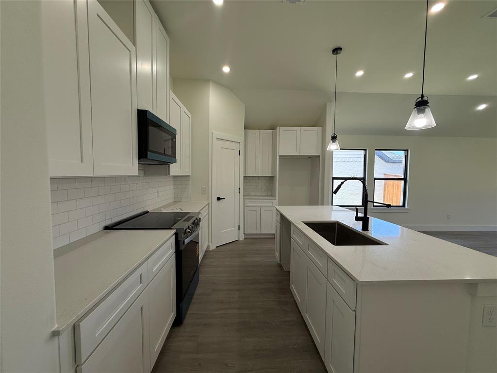 209 Comfort Drive Property Photo 4