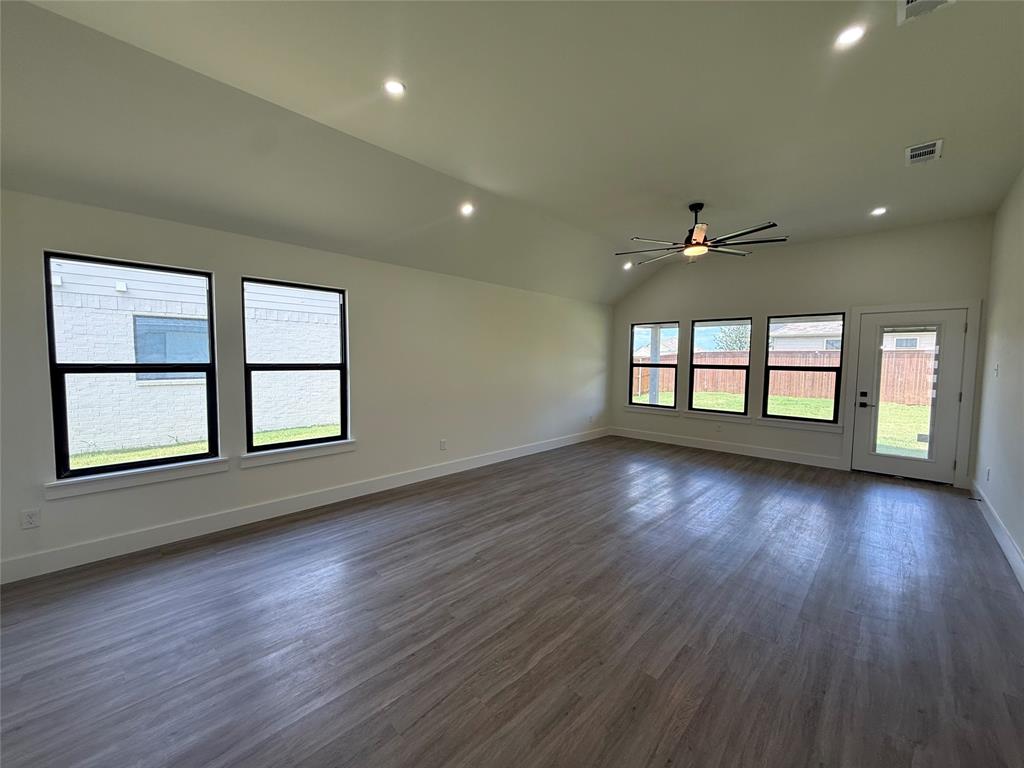 209 Comfort Drive Property Photo 6