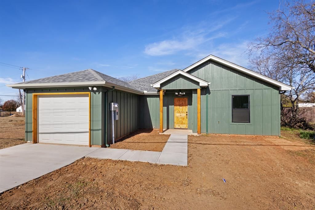 303 E Bois D Arc Property Photo 1