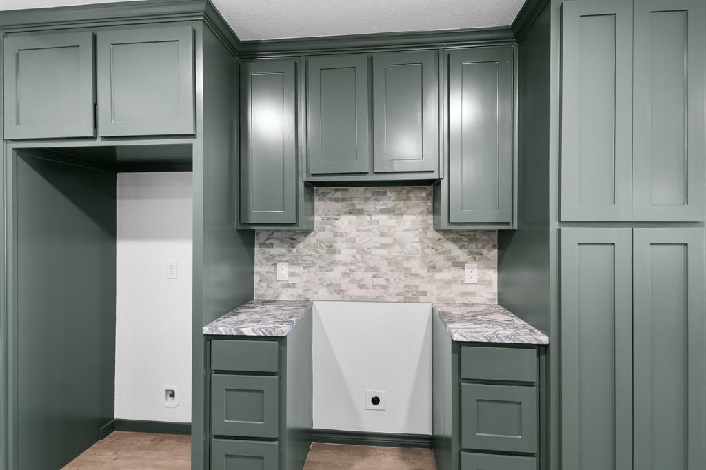 303 E Bois D Arc Property Photo 7