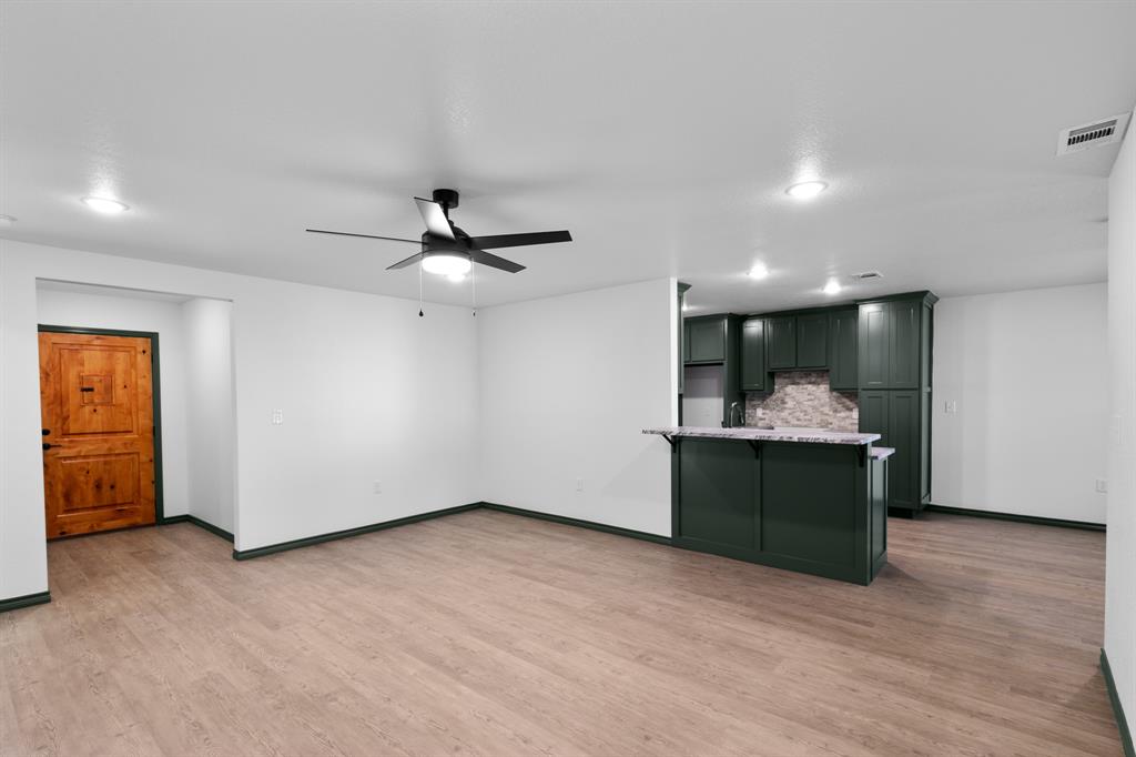 303 E Bois D Arc Property Photo 8