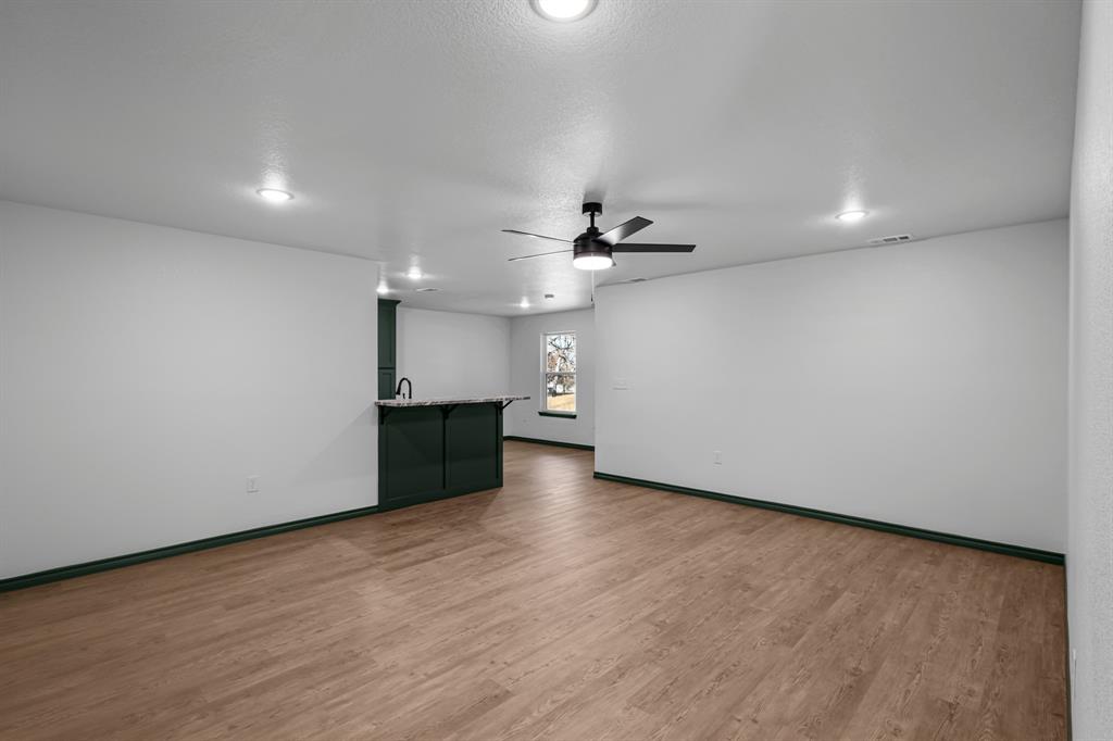 303 E Bois D Arc Property Photo 9