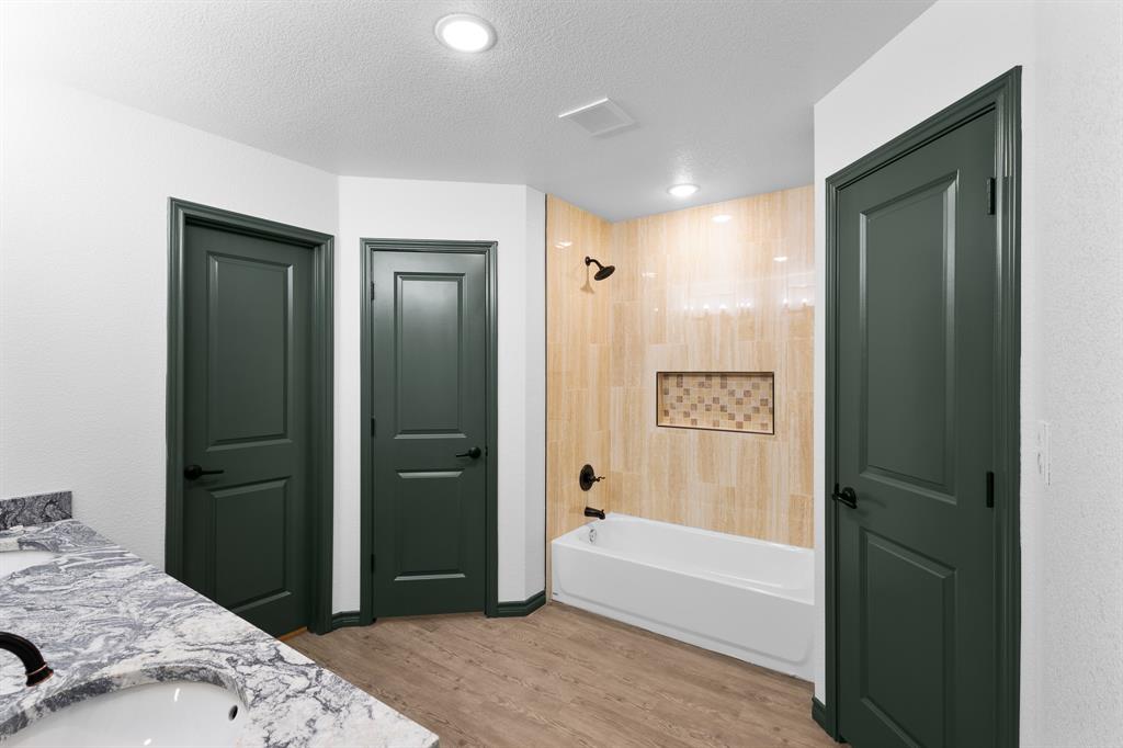 303 E Bois D Arc Property Photo 16