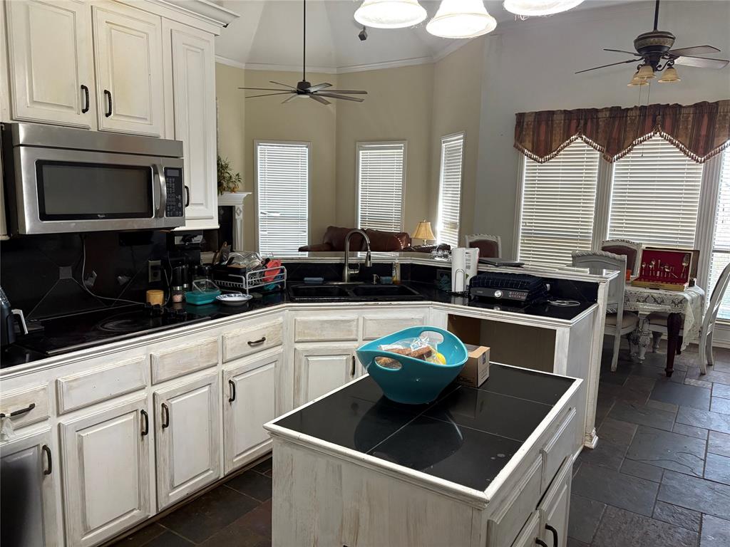 709 Timberview Court Property Photo 5