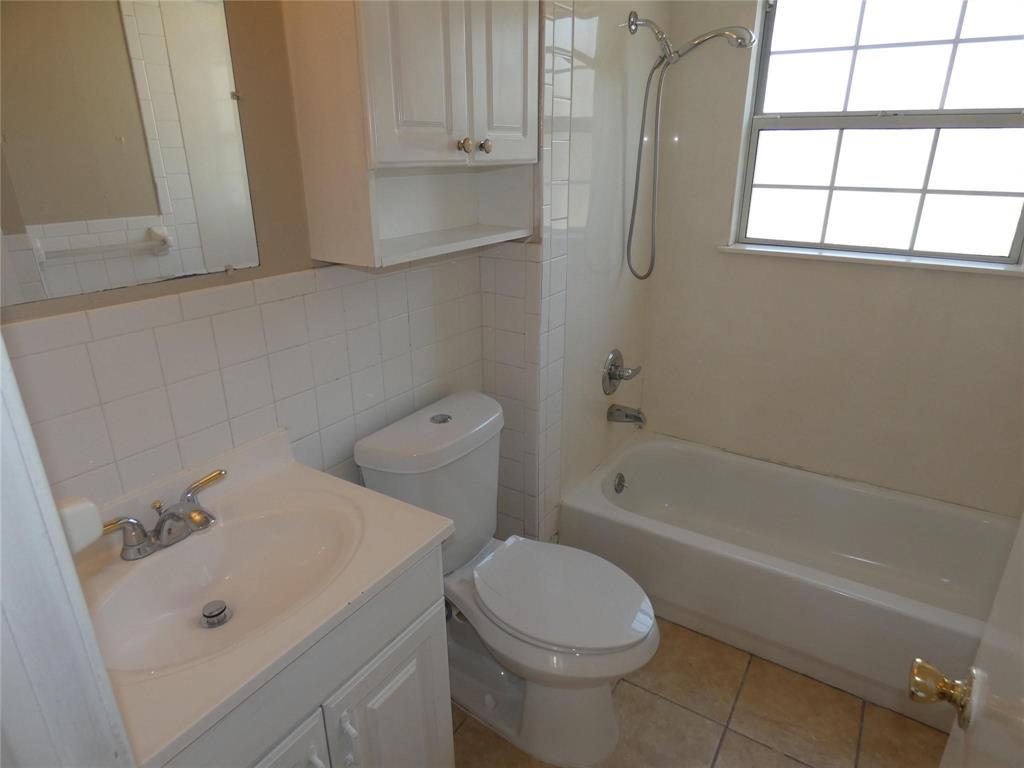 11819 Broadmoor Drive Property Photo 12