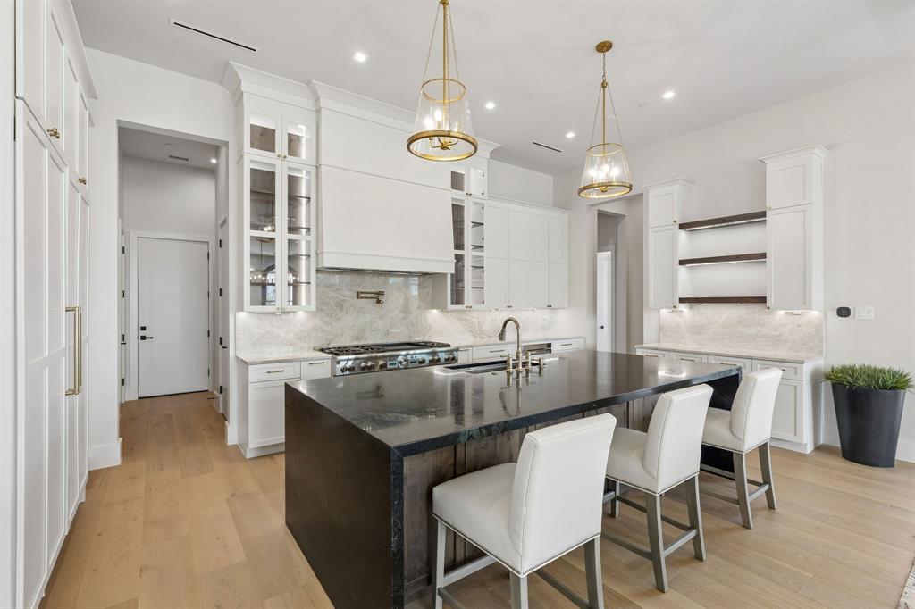 200 Murano Place Property Photo 10
