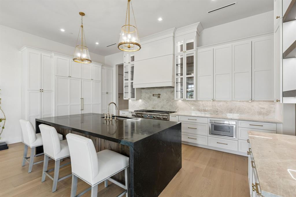 200 Murano Place Property Photo 11