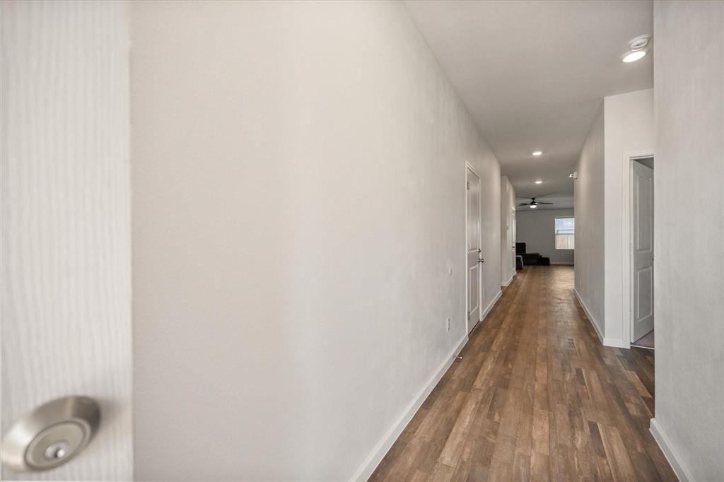 909 Avagail Avenue Property Photo 4