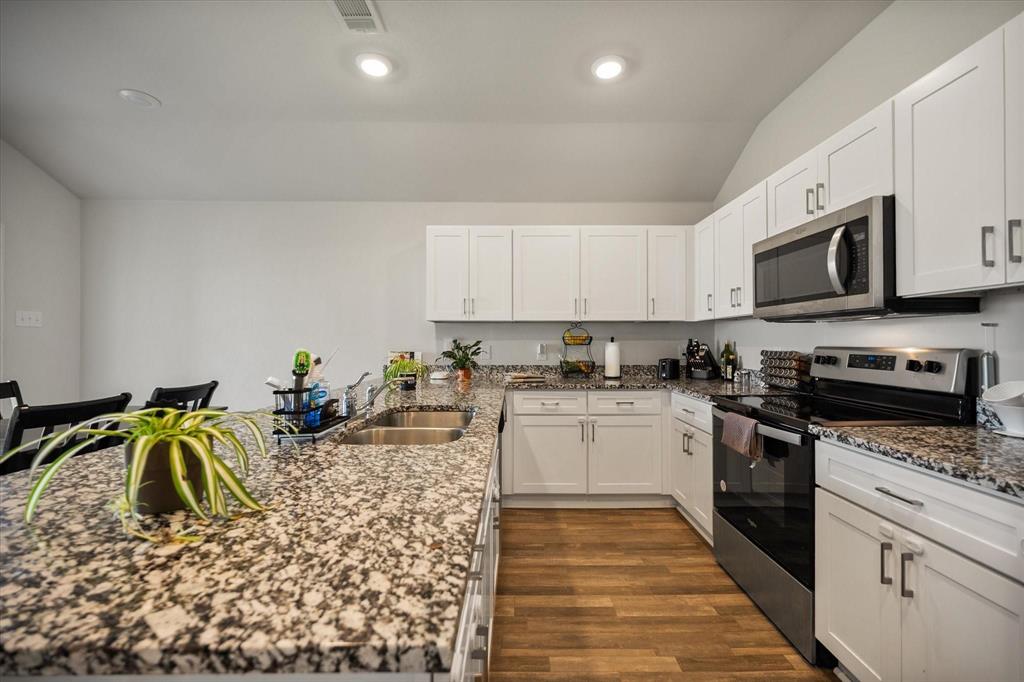 909 Avagail Avenue Property Photo 8