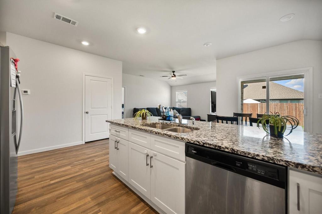 909 Avagail Avenue Property Photo 10