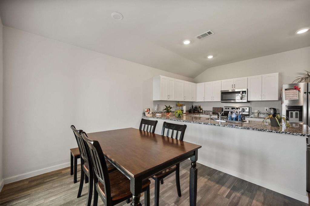909 Avagail Avenue Property Photo 11