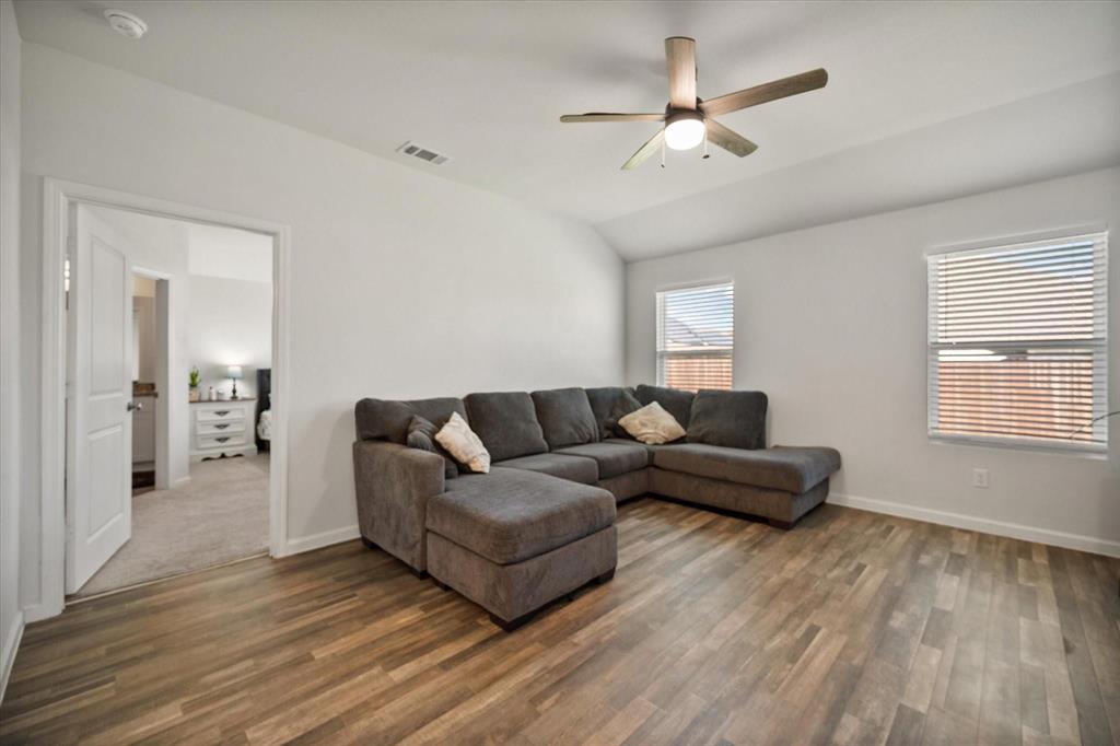 909 Avagail Avenue Property Photo 16