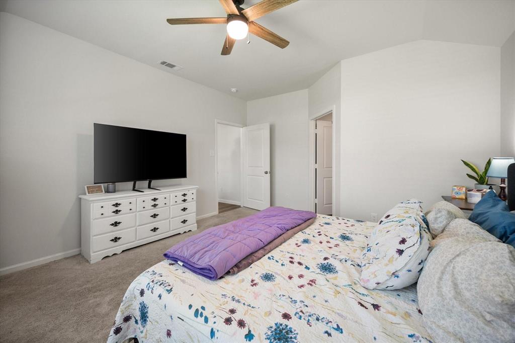 909 Avagail Avenue Property Photo 18
