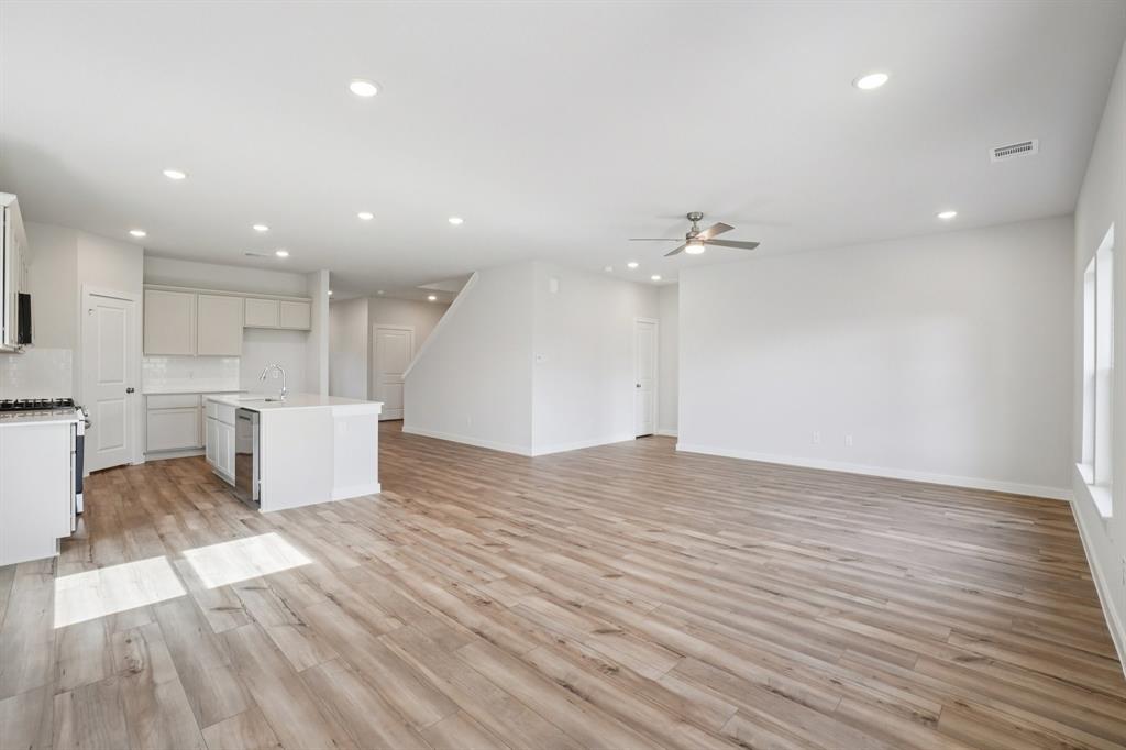 733 Vineyard Way Property Photo 4