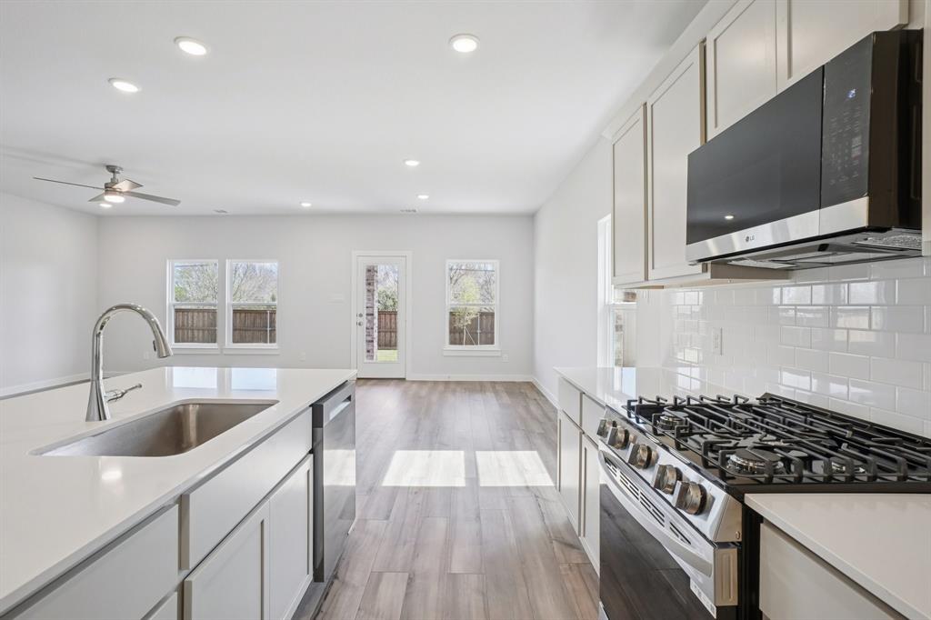 733 Vineyard Way Property Photo 8