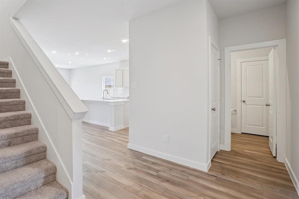 733 Vineyard Way Property Photo 12