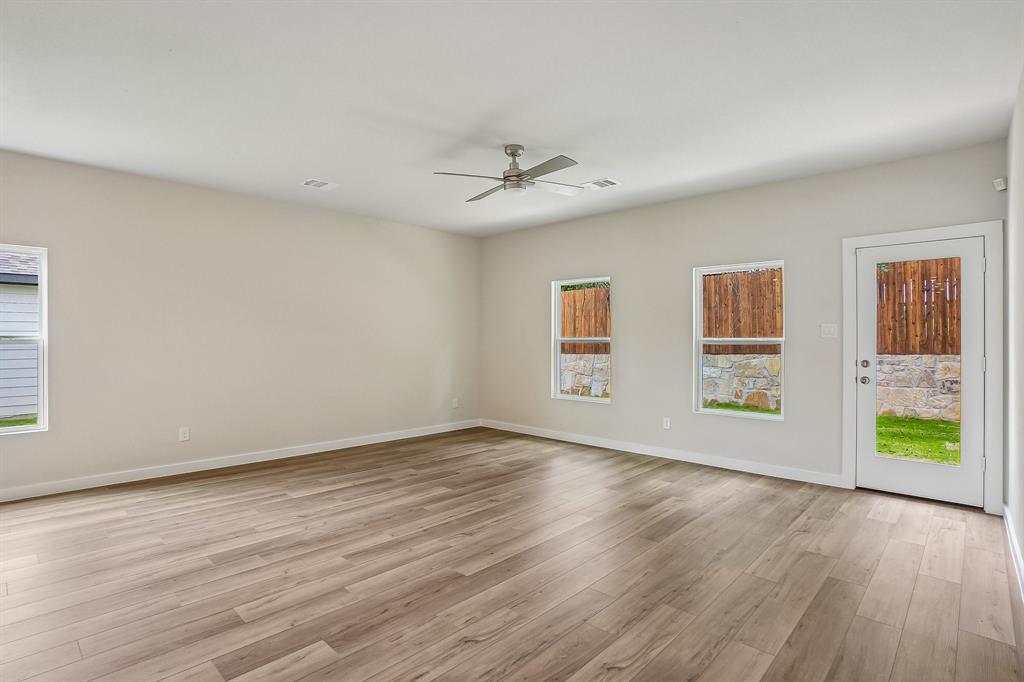 369 Declan Street Property Photo 7