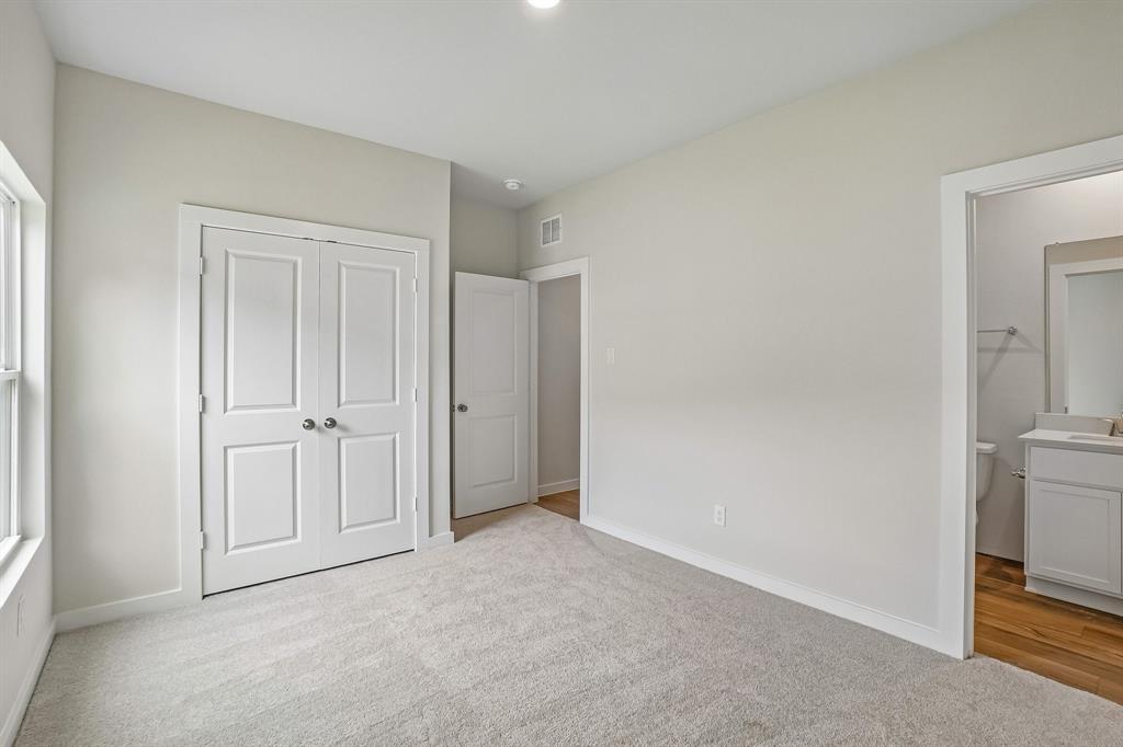 369 Declan Street Property Photo 22