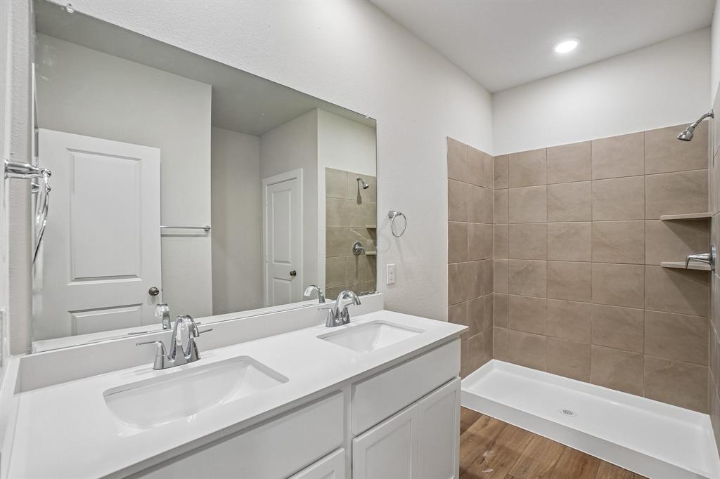 369 Declan Street Property Photo 29