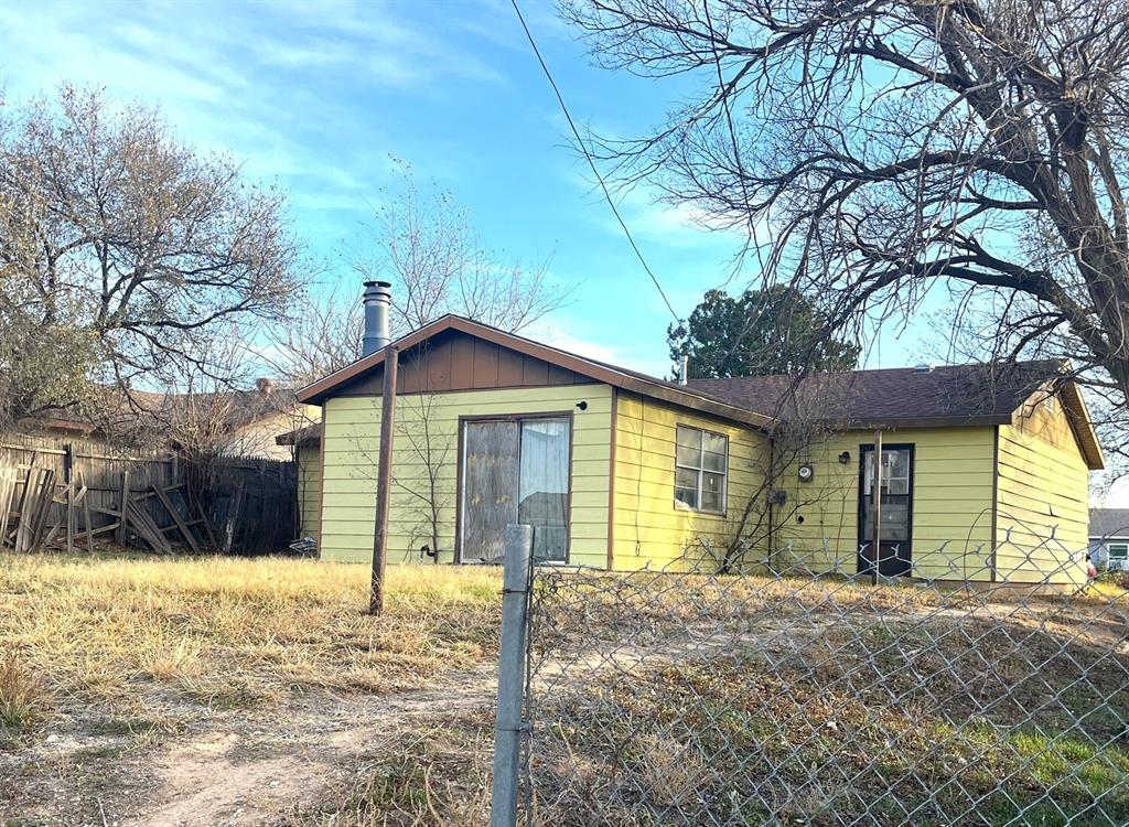 1225 Pecan Street Property Photo 3