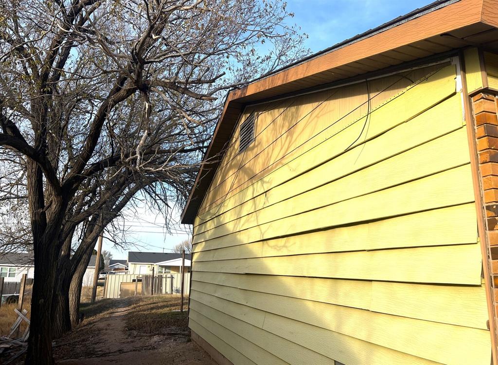 1225 Pecan Street Property Photo 6