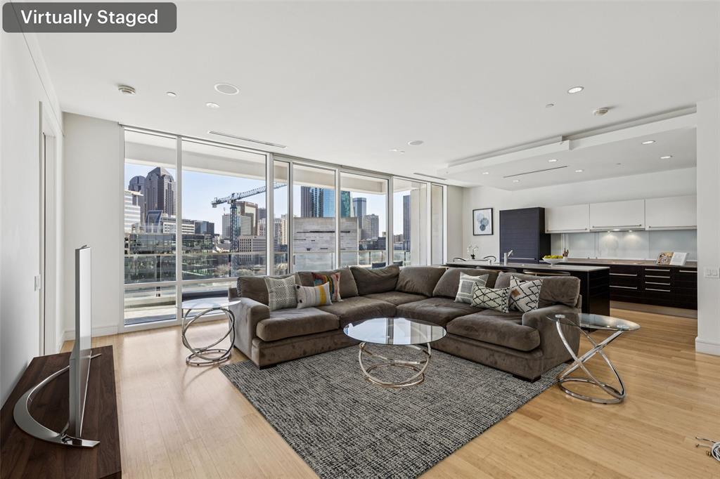 2408 Victory Park Lane 838